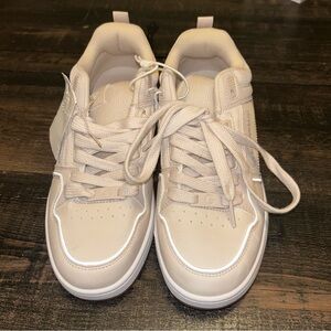 GBG G by GUESS Los Angeles Women's Tennis Shoes Size 8.5M NEW No Box
